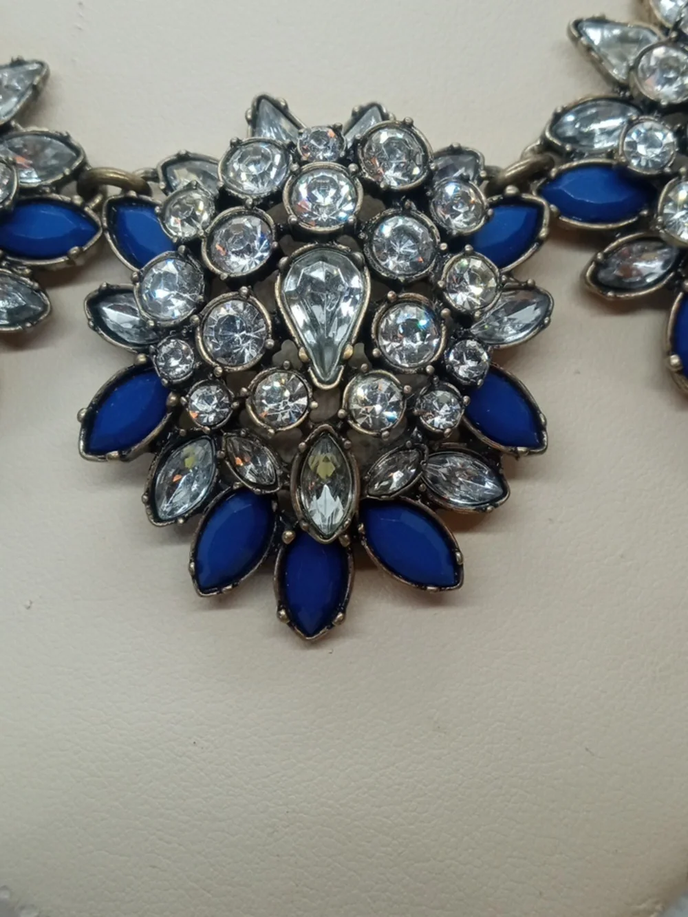 LOFT STATEMENT NECKLACE - Picture 3 of 9